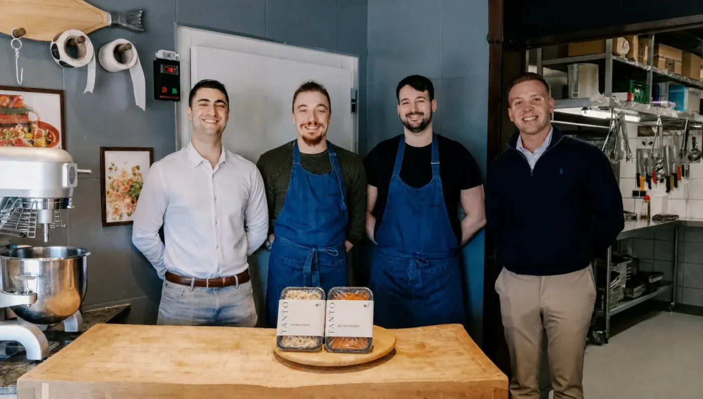 Javier, Thomas, Jonathan et Brice, dans la cuisine à Auderghem